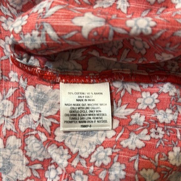 StJohn’s Bay 2X Classic All American Colors Red Blue White Floral V-Neck Blouse - Picture 10 of 12